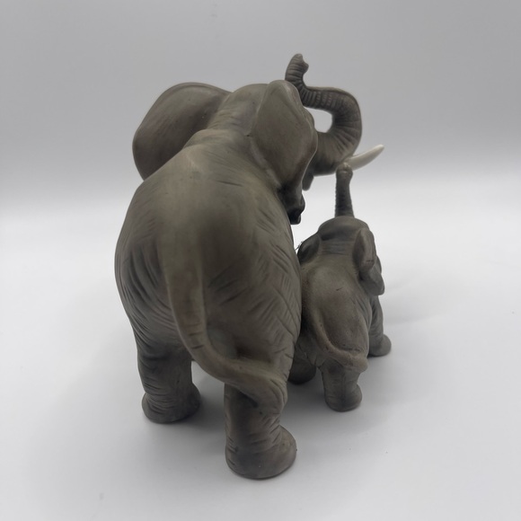 Elephant With Baby Figurine #1411 Porcelain by HOMCO Home Interiors Collectible - Picture 2 of 10